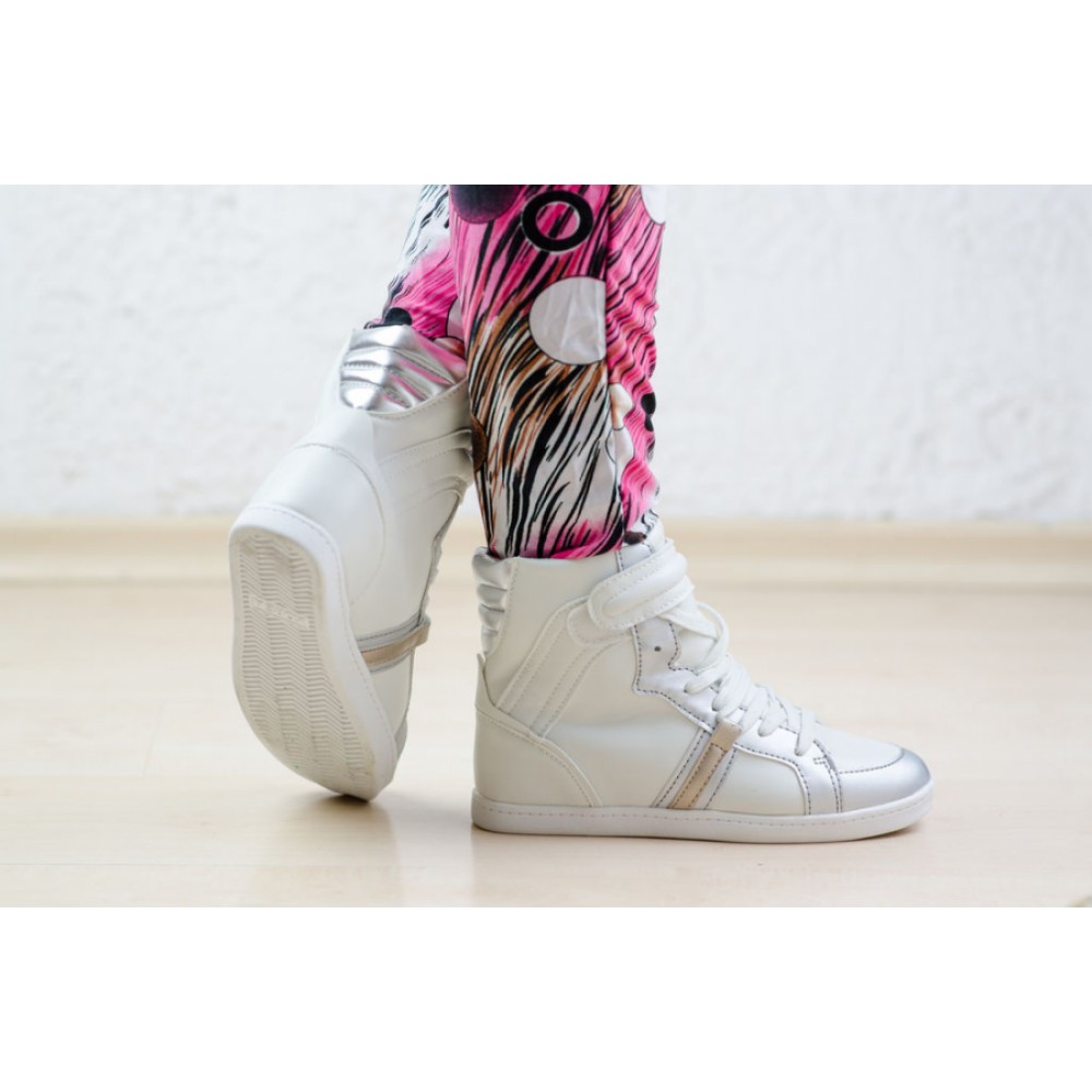 Adidași Urban în alb