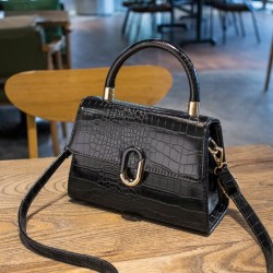 Малка дамска чанта Cloe Black b1340_1