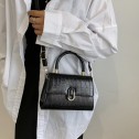 Малка дамска чанта Cloe Black ] - b1340_1