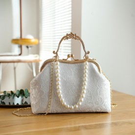 Елегантна дамска чантичка White