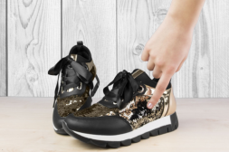 Additional picture of Дамски обувки с двуцветни пайети Черно/Златисто